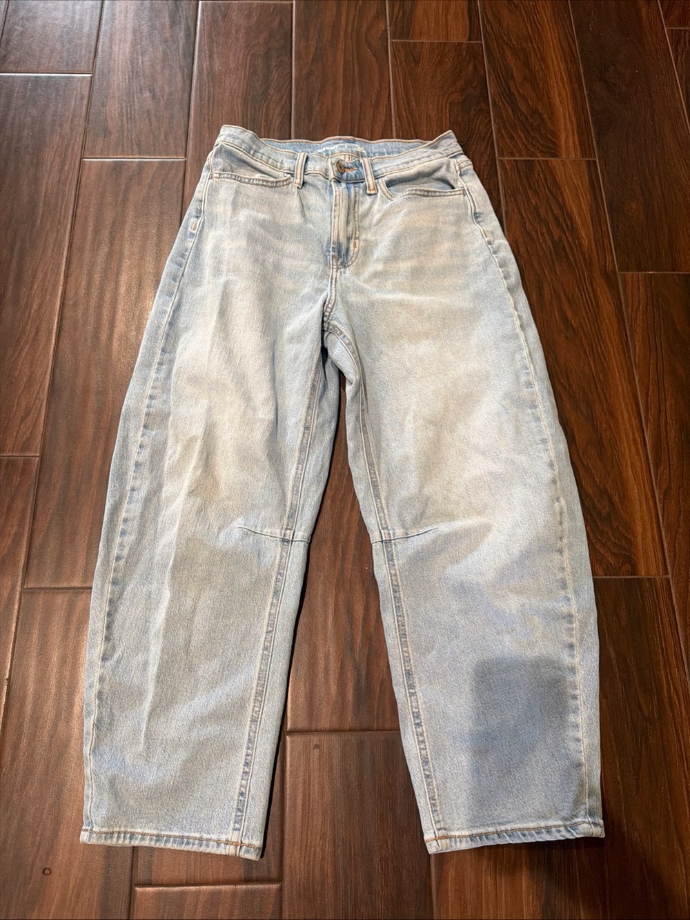 Old Navy Wow Barrel Leg High Rise Jeans Light Wash Denim Size 4
